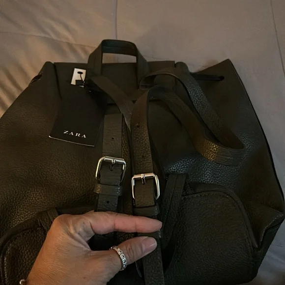 Beautiful new w tag Zara bag. Back pack style! Perfect medium size - Picture 2 of 4